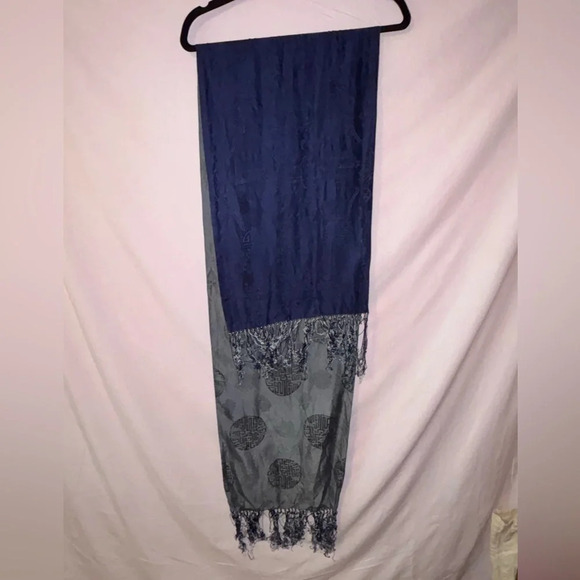 Chic Blue and Gray Patterned Scarf with Fringe - Picture 8 of 9